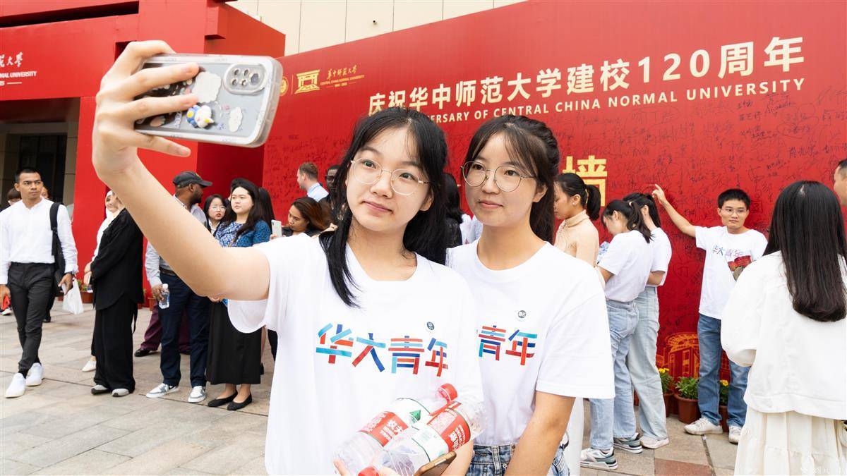 img/cec2841d6f5ef76a912a56ef7f9e0069.jpeg
